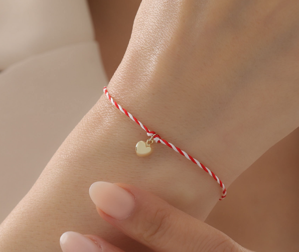 14 AYAR MARTENİCKA KALPLİ KIRMIZI BEYAZ İPLİ BİLEKLİK